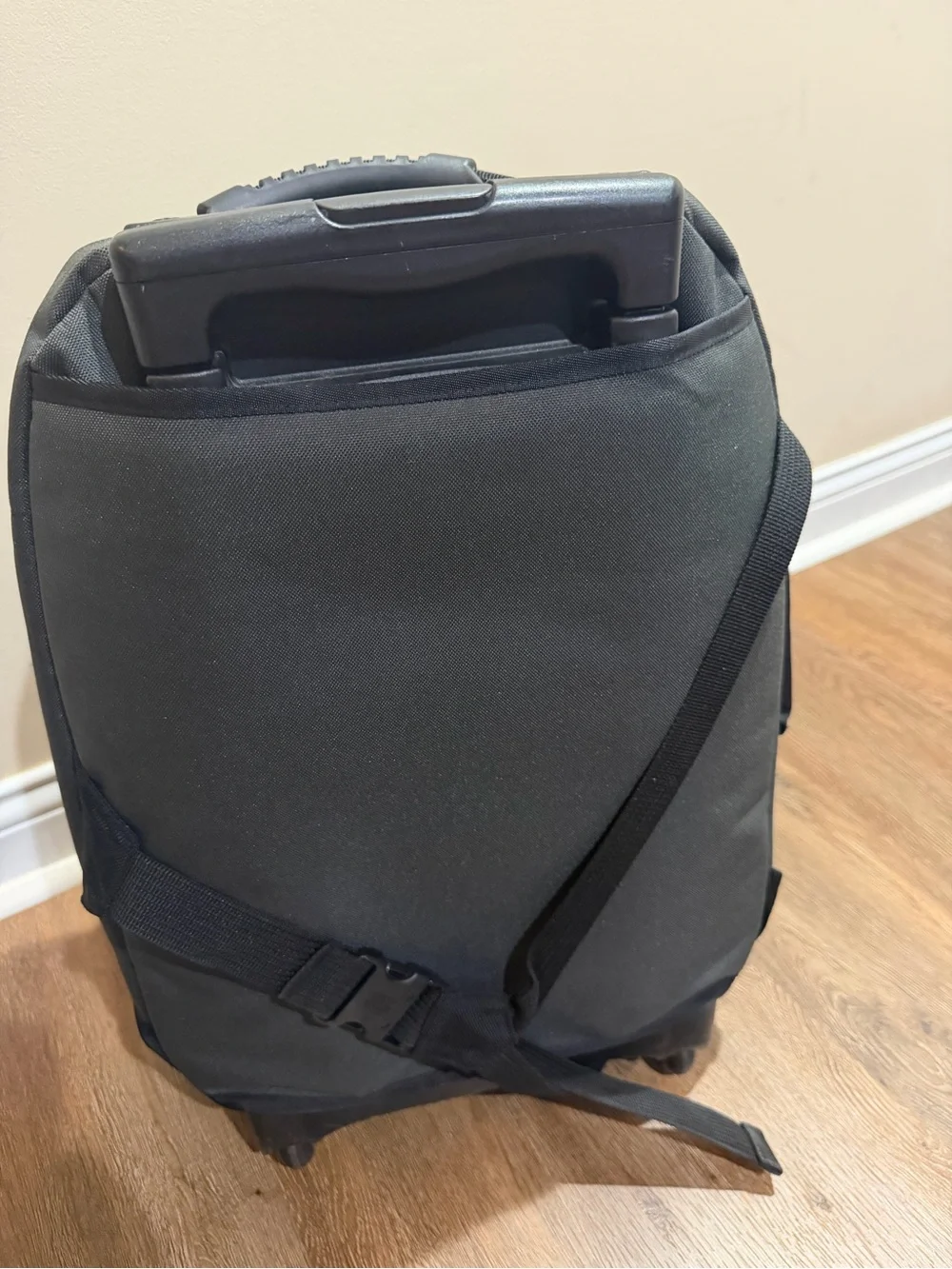 Nike Rolling Carry-On Suitcase w/Detachable Backpack Gray Black 22” Travel Bag